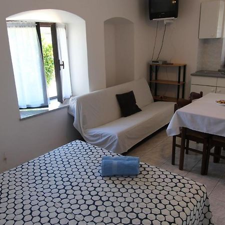 Apartments Eva Malinska Ngoại thất bức ảnh
