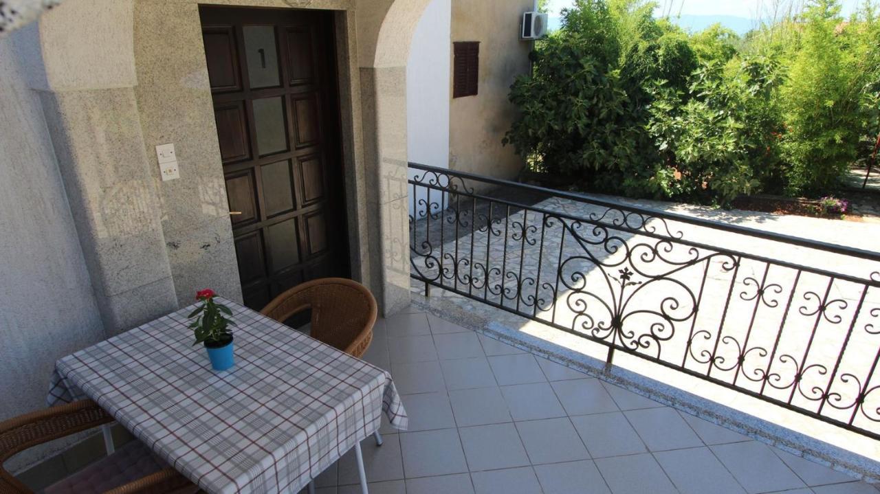 Apartments Eva Malinska Ngoại thất bức ảnh
