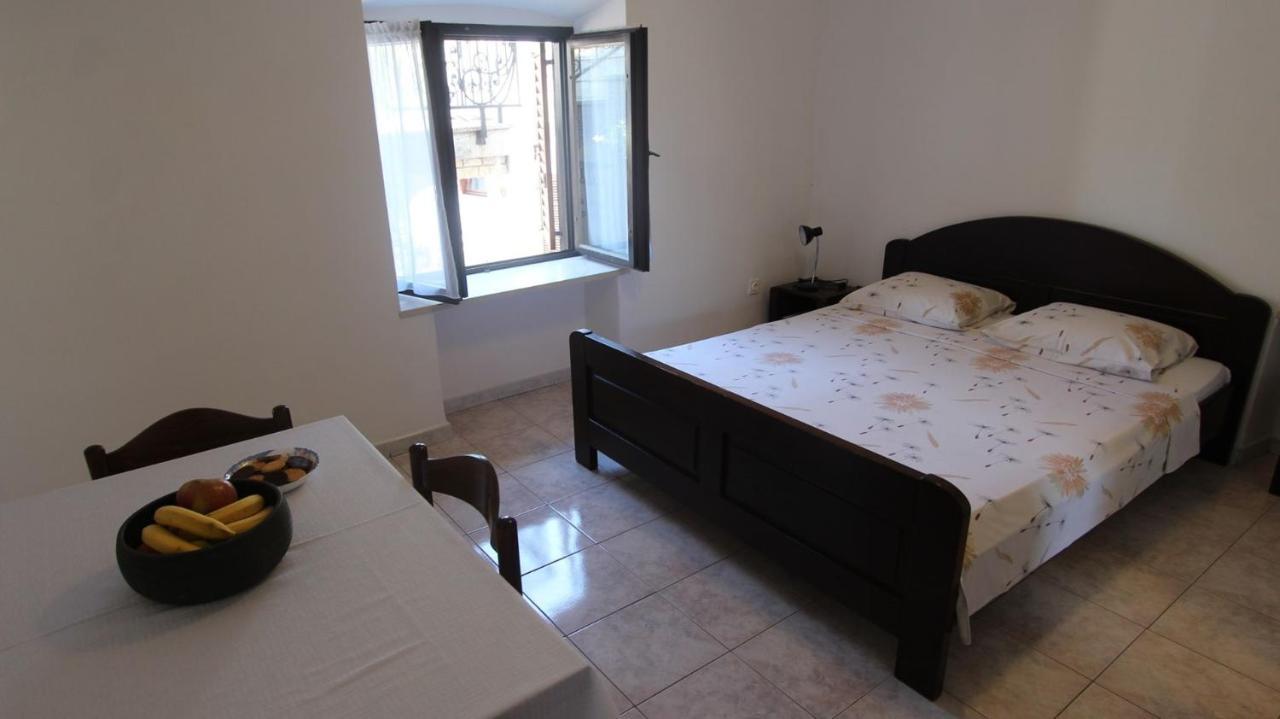 Apartments Eva Malinska Ngoại thất bức ảnh