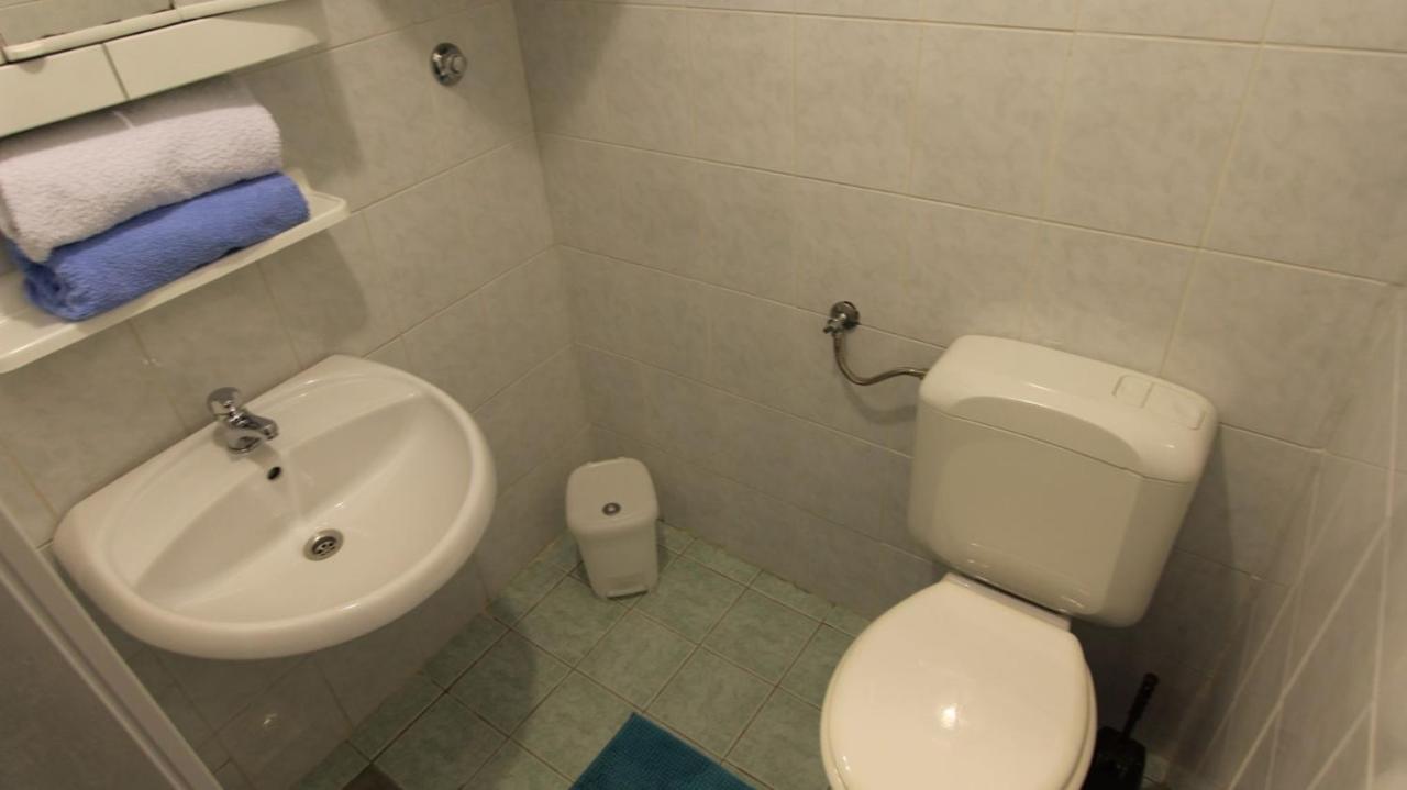 Apartments Eva Malinska Ngoại thất bức ảnh