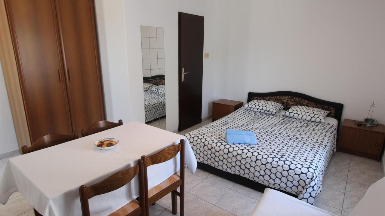 Apartments Eva Malinska Ngoại thất bức ảnh