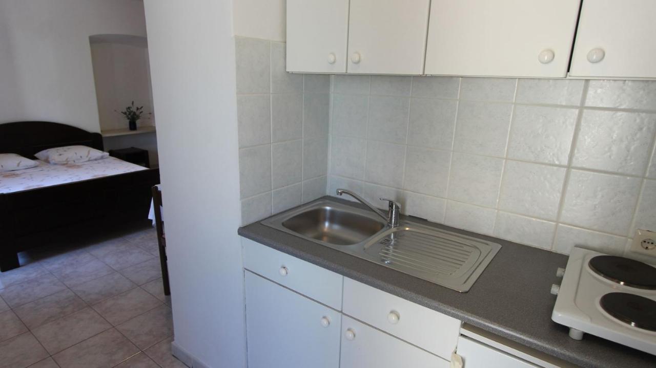 Apartments Eva Malinska Ngoại thất bức ảnh