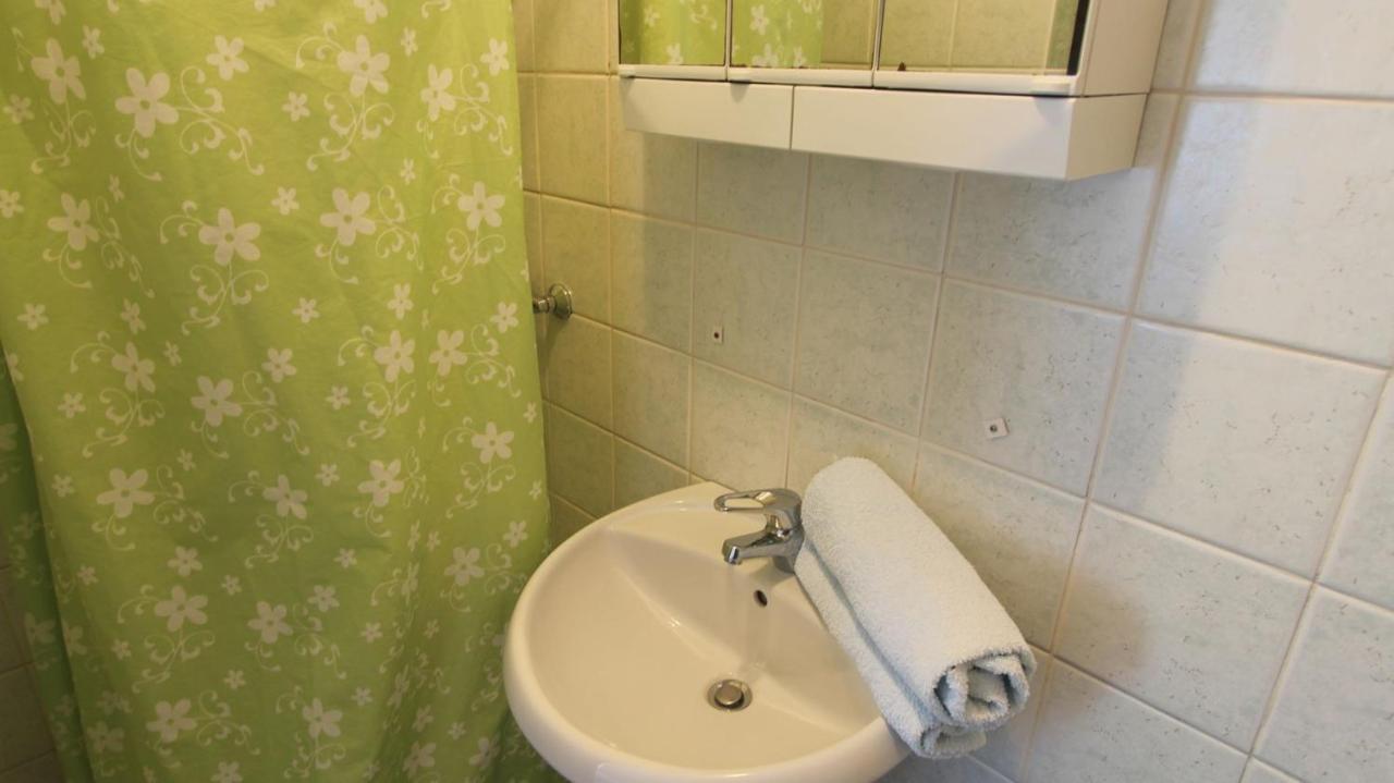 Apartments Eva Malinska Ngoại thất bức ảnh