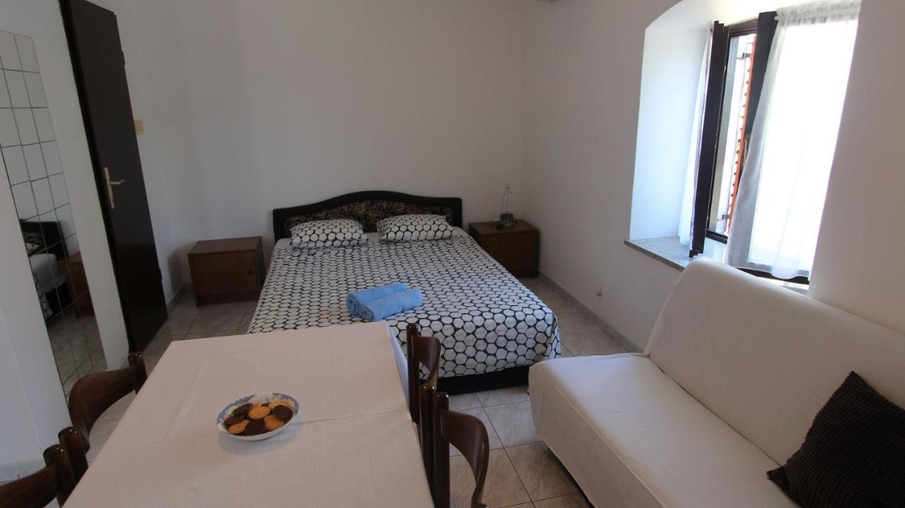 Apartments Eva Malinska Ngoại thất bức ảnh