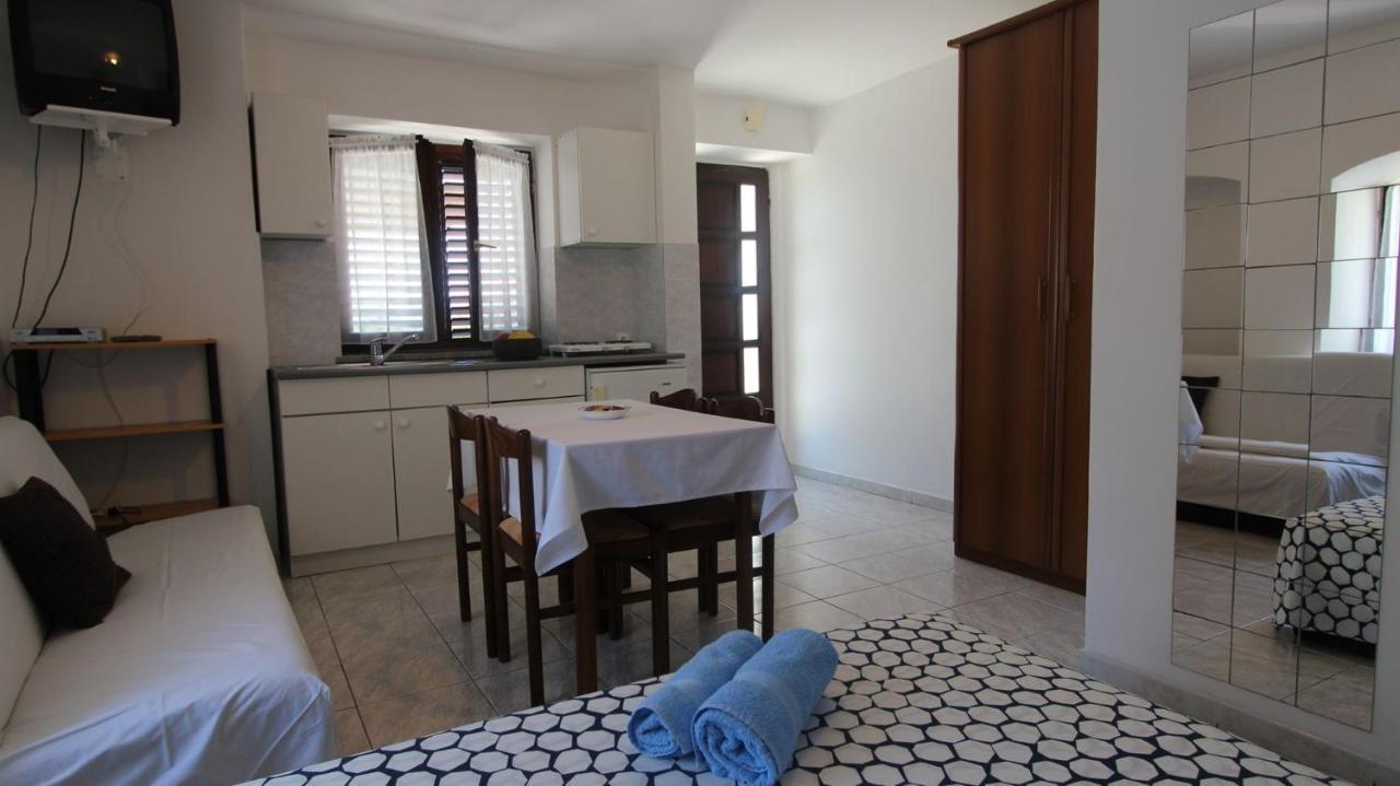 Apartments Eva Malinska Ngoại thất bức ảnh